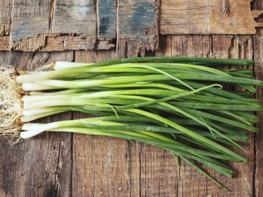 Храним зеленый лук в холодильнике долго — Нюансы и способы