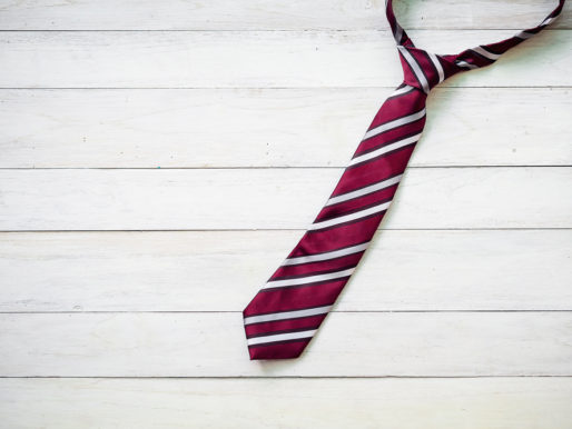 Как стирать галстук и можно ли это делать? — Уход в домашних условиях