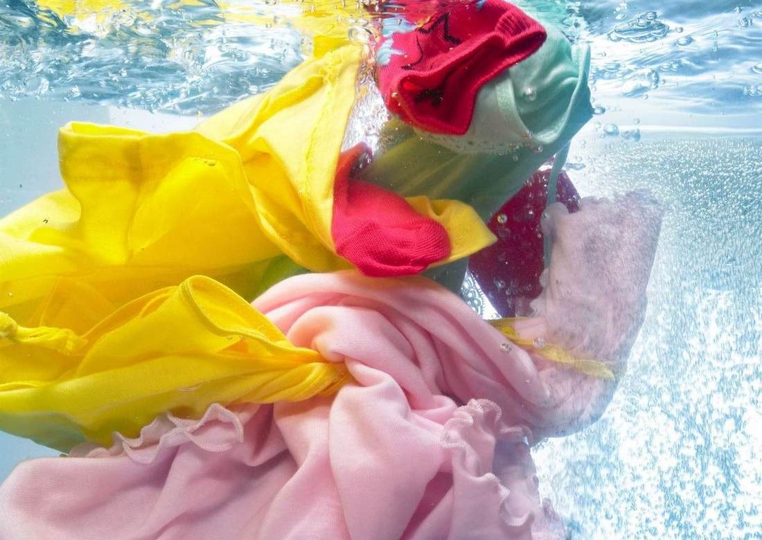 Как стирать цветную одежду — Что нужно знать, чтобы не испортить?
