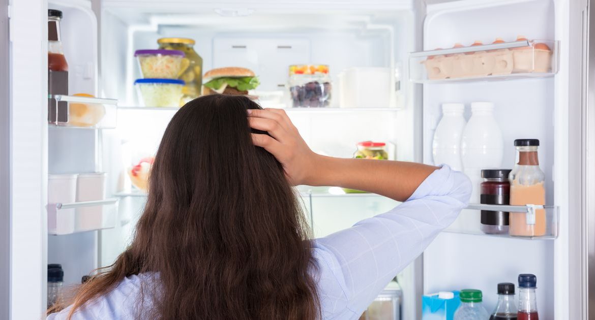 Как убрать неприятный запах из холодильника — Лучшие средства