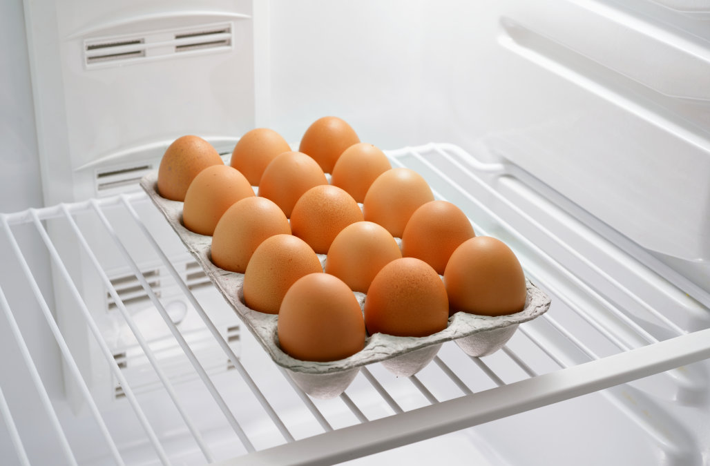 Как хранить вареные и сырые яйца в холодильнике — Все секреты